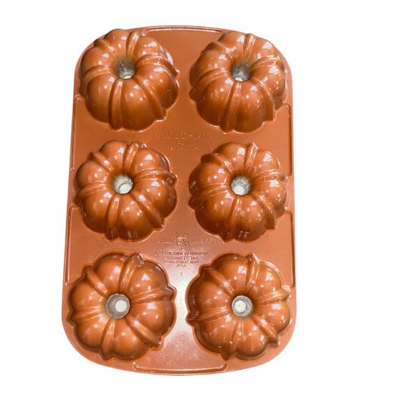 Nordic Ware Classic Mini 6 Bundt Cake Pan Muffin Heavy Aluminum Made in USA - Picture 1 of 8